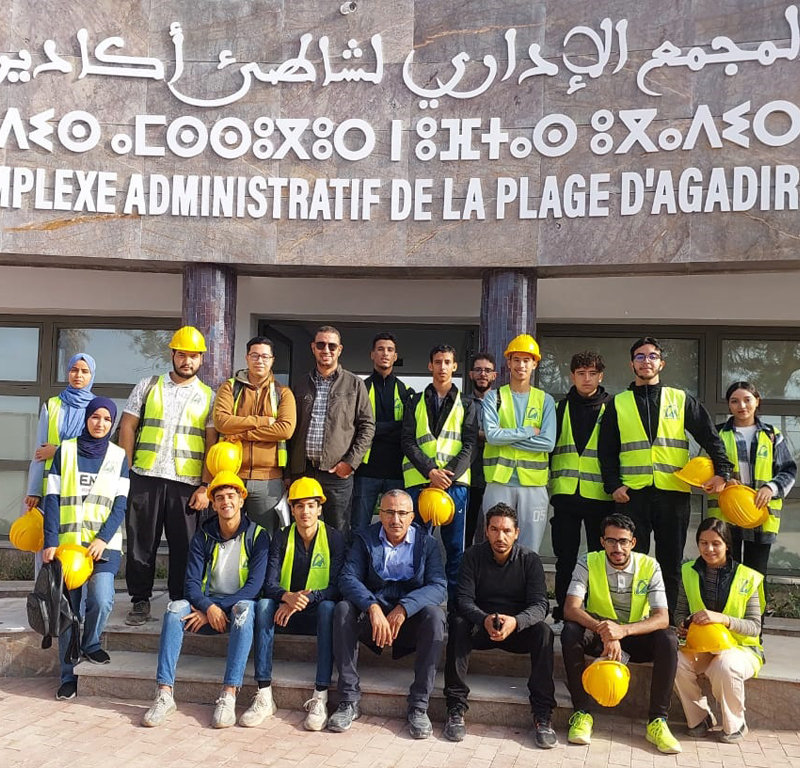Visite au chantier des travaux de construction d'un centre d'information touristique et complexe administratif de la plage d'Agadir.